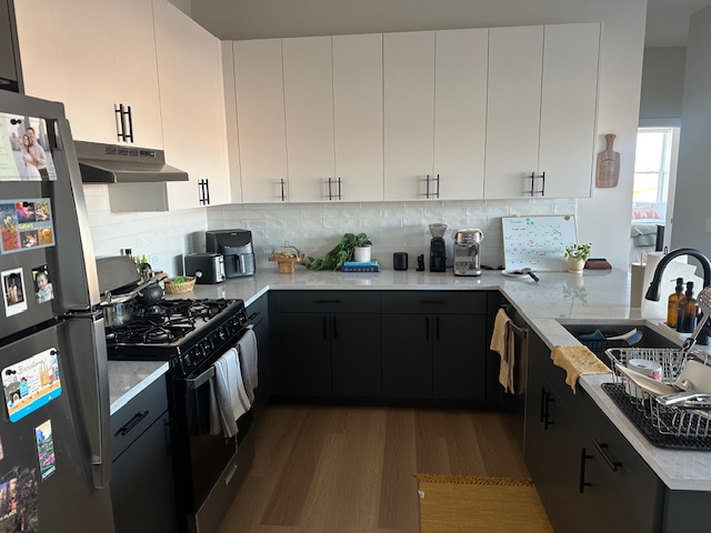 3204 North Clifton Avenue - 402