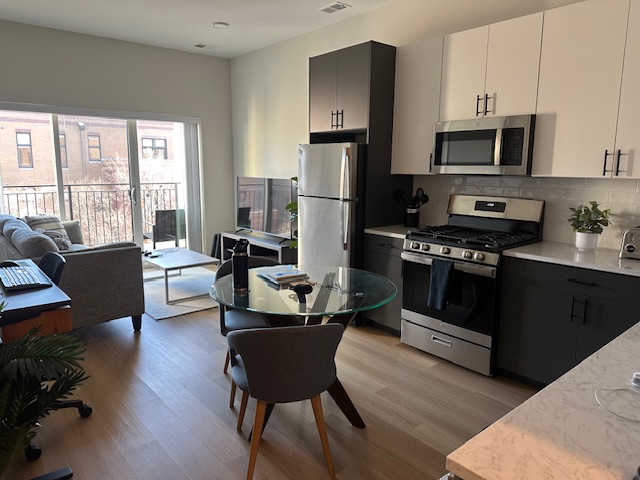 3204 North Clifton Avenue - 407